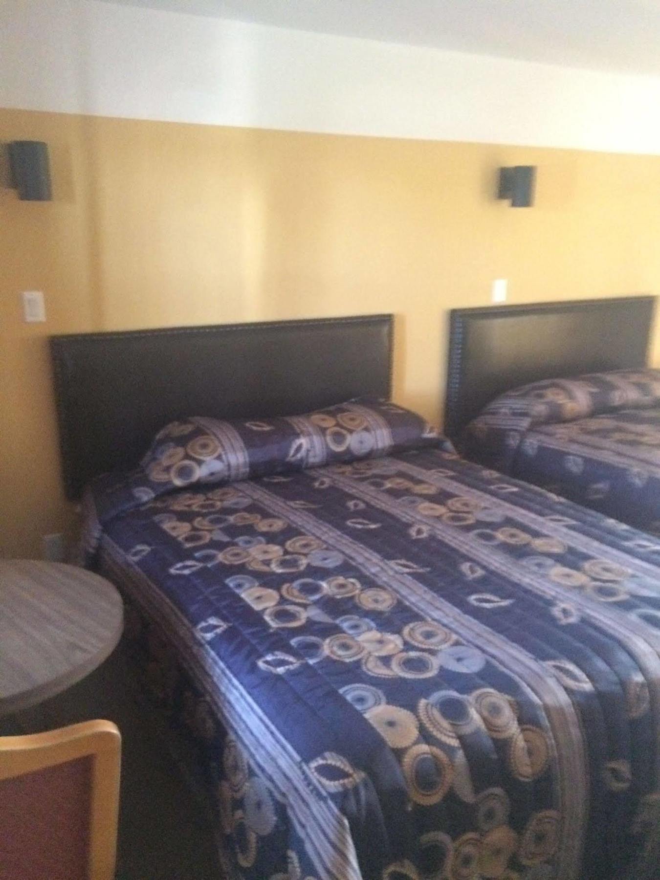 Satellite Motel Медисин-Хат Экстерьер фото